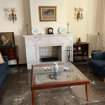 Spacious And Sunny Appartment In Cholargos Atene Esterno foto