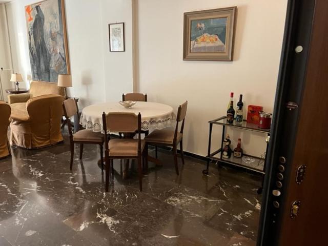 Spacious And Sunny Appartment In Cholargos Atene Esterno foto