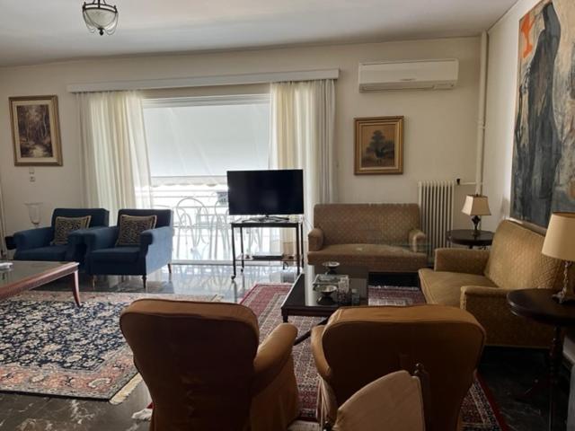 Spacious And Sunny Appartment In Cholargos Atene Esterno foto