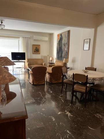 Spacious And Sunny Appartment In Cholargos Atene Esterno foto
