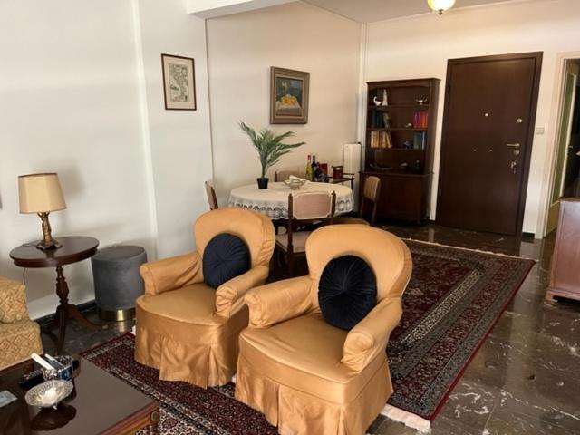 Spacious And Sunny Appartment In Cholargos Atene Esterno foto